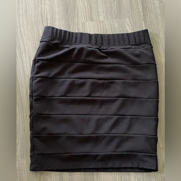 Black skirt - Picture 2 of 3